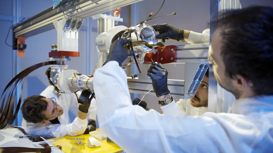 europes-most-complex-robotic-arm-assembled-for-lunar-and-martian-missions