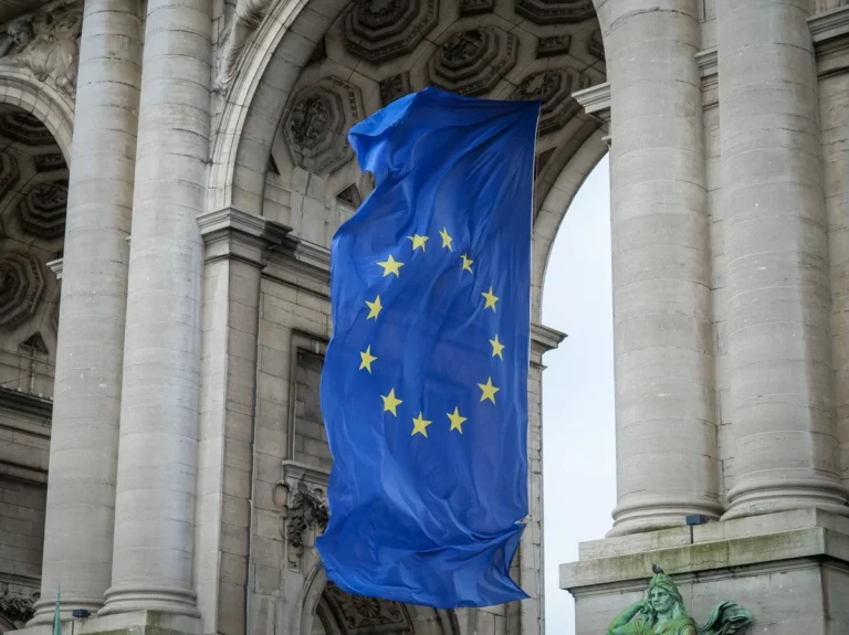 eus-landmark-battery-regulation-faces-scrutiny-as-expanded-exemptions-for-wearables-spark-debate-over-e-waste-and-consumer-rights