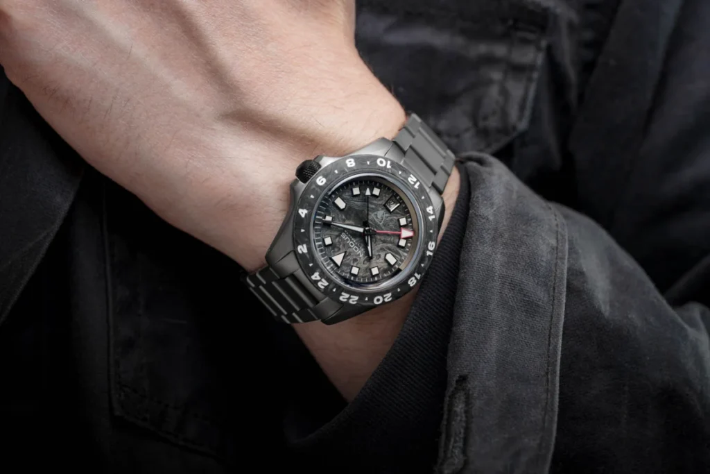 nodus-and-raven-unveil-fourth-collaboration-the-trailtrekker-carbon-pushing-boundaries-in-sporty-gmt-design