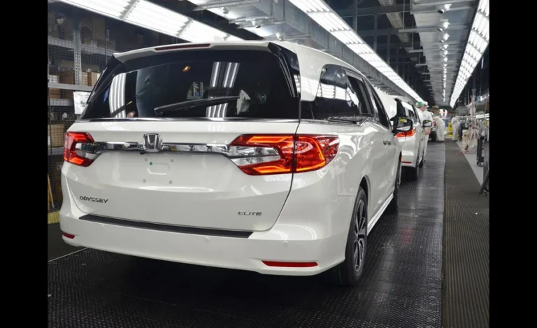 poor-adhesive-bond-blamed-for-allowing-water-to-penetrate-camera-housing-leading-to-325000-honda-odyssey-minivan-recalls