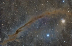 the-dark-doodad-nebula-drifts-through-southern-skies-a-glimpse-into-stellar-nurseries