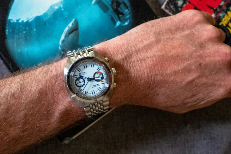 the-doxa-sub-200-t-graph-ii-great-white-topper-edition-a-limited-edition-dive-chronograph-pays-homage-to-the-apex-predator