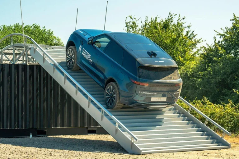 the-electric-range-rover-sport-a-powertrain-evolution-not-a-revolution