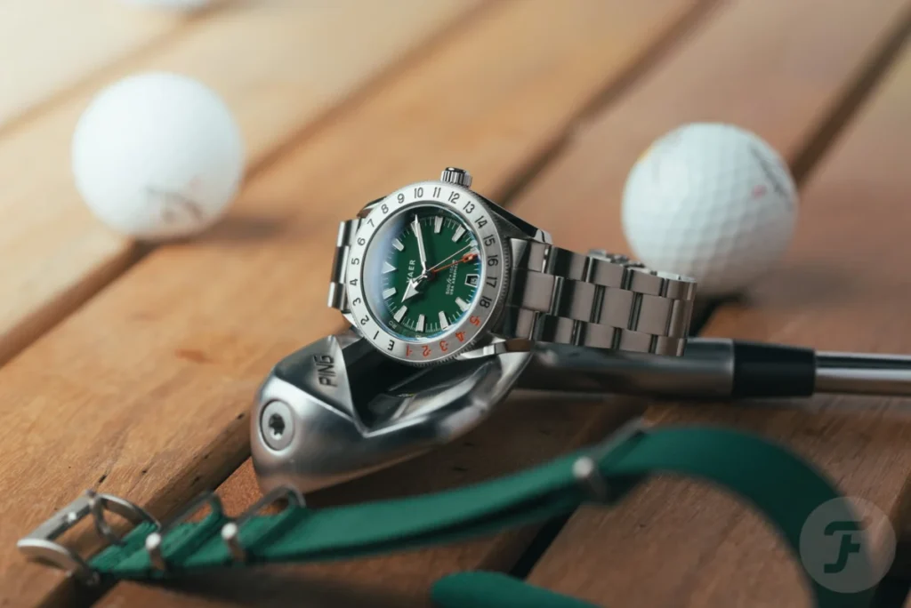 the-vaer-g2-fairway-gmt-transforms-your-wrist-into-a-dedicated-golf-scoring-system