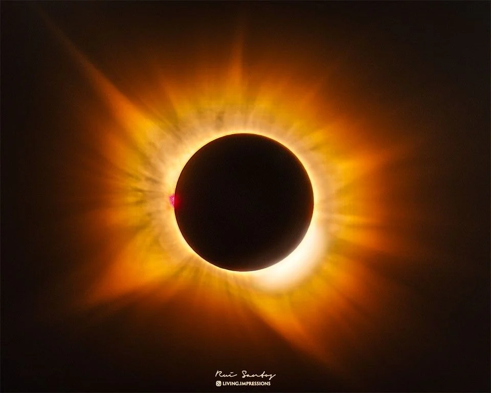 a-total-solar-eclipse-over-spain-reveals-an-unusually-golden-corona-tinted-by-atmospheric-conditions-and-forest-fire-smoke