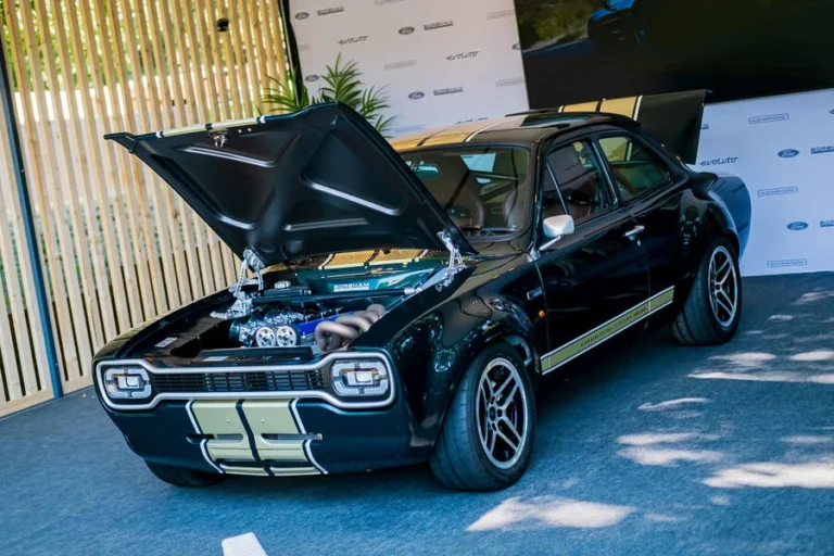 boreham-motorworks-ford-escort-rs-takes-classic-design-to-a-new-level
