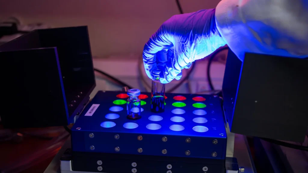 cambridge-researchers-unveil-light-powered-technique-to-revolutionize-drug-development-promising-faster-and-greener-medicine-design