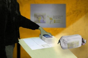 chromolcd-mit-scientists-unveil-revolutionary-technology-to-reprogram-everyday-surfaces-with-dynamic-visuals