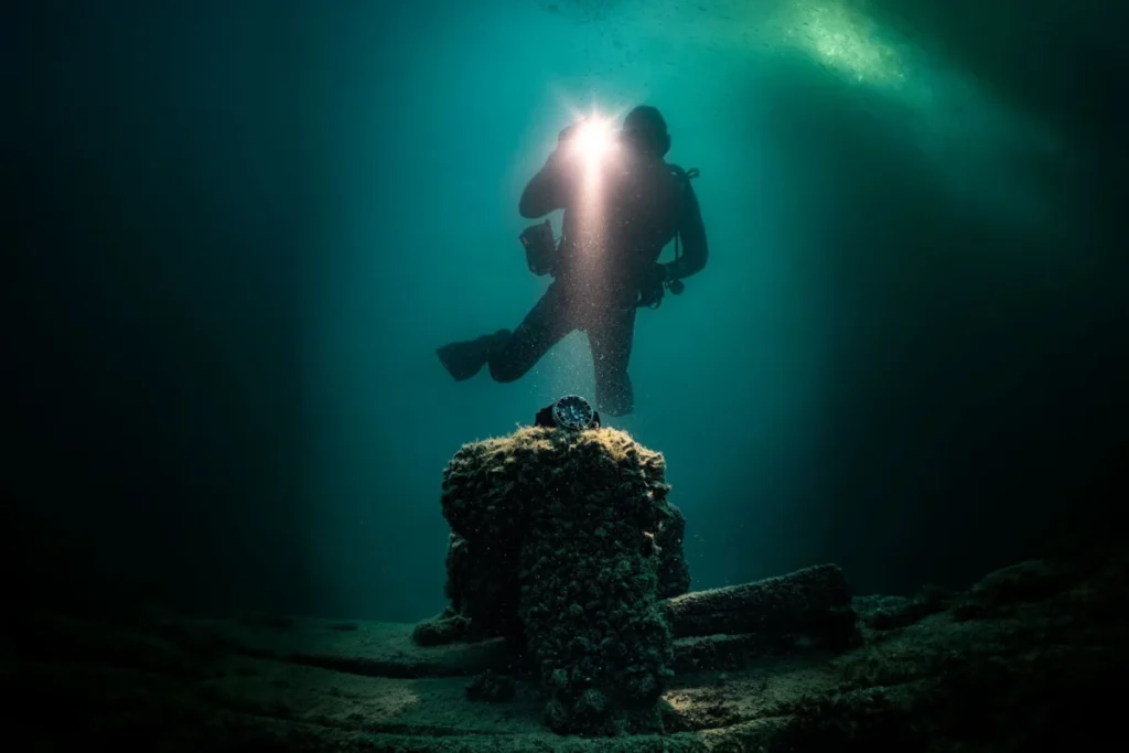 citizens-eco-drive-innovation-shines-in-a-subaquatic-celebration-of-light-on-lake-michigan