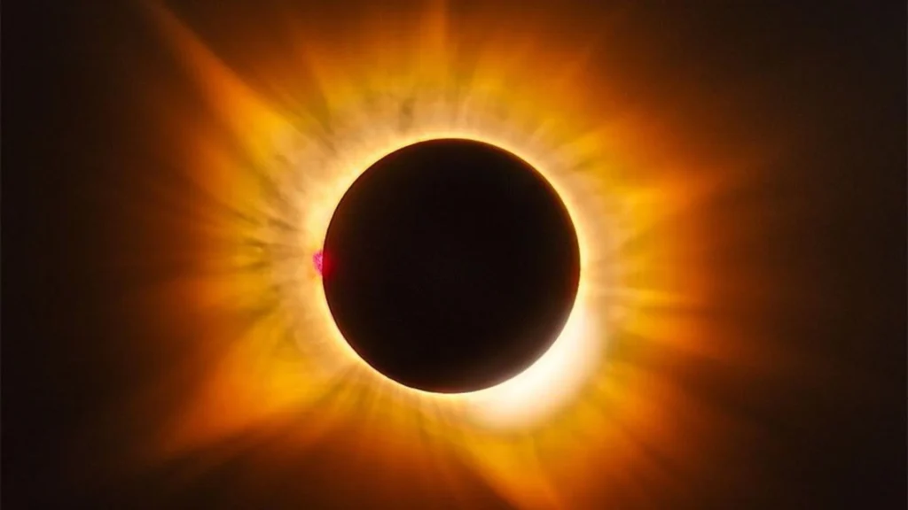 golden-corona-graces-spanish-skies-during-unprecedented-total-solar-eclipse
