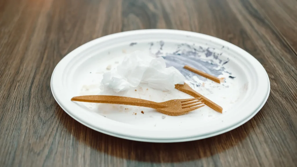 living-plastics-engineered-with-self-destructing-microbes-offer-a-sustainable-solution-to-the-global-microplastic-crisis