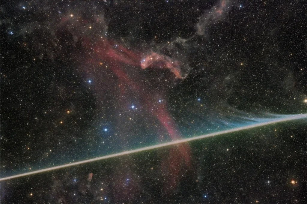 meteor-gecko-a-fiery-streak-illuminates-the-cosmic-canvas-above-death-valley