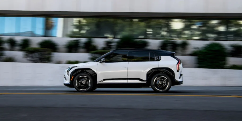 the-2027-kia-ev3-officially-arrives-in-the-us-market-offering-competitive-pricing-and-impressive-range