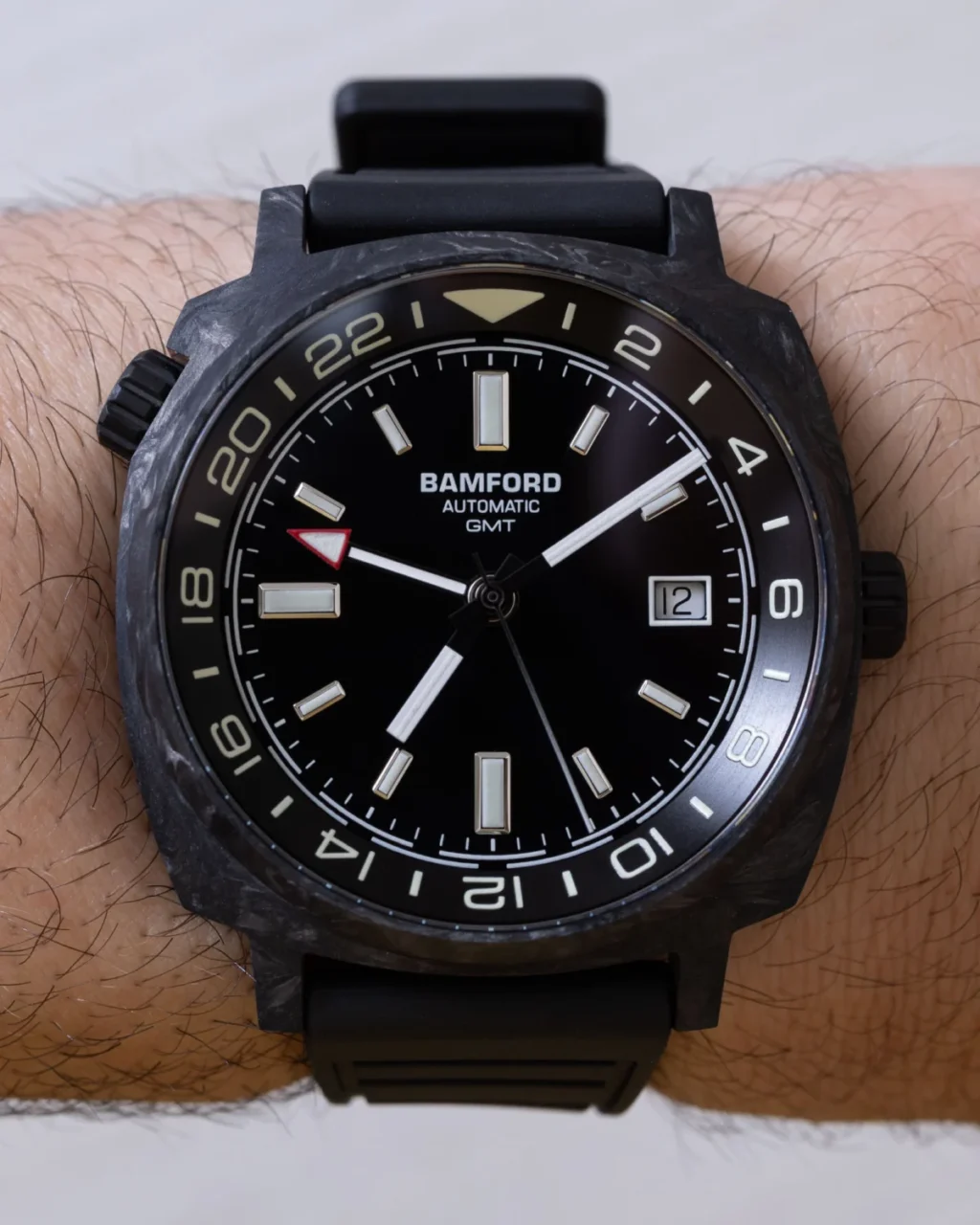 the-bamford-london-gmt-forged-carbon-a-deep-dive-into-a-versatile-travelers-watch