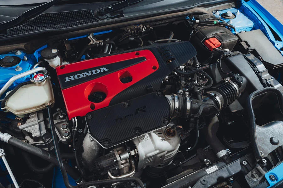 the-honda-civic-type-r-a-deep-dive-into-the-pinnacle-of-front-wheel-drive-performance-and-practicality
