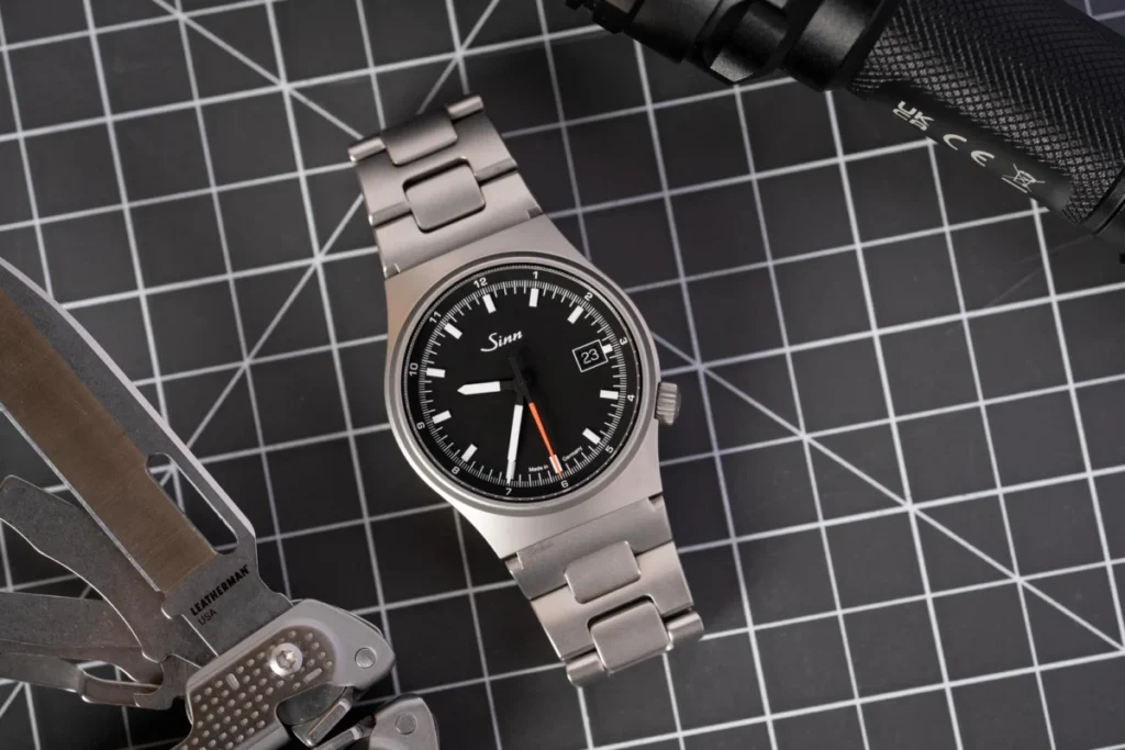 the-sinn-544-a-masterclass-in-utilitarian-design-and-refined-minimalism