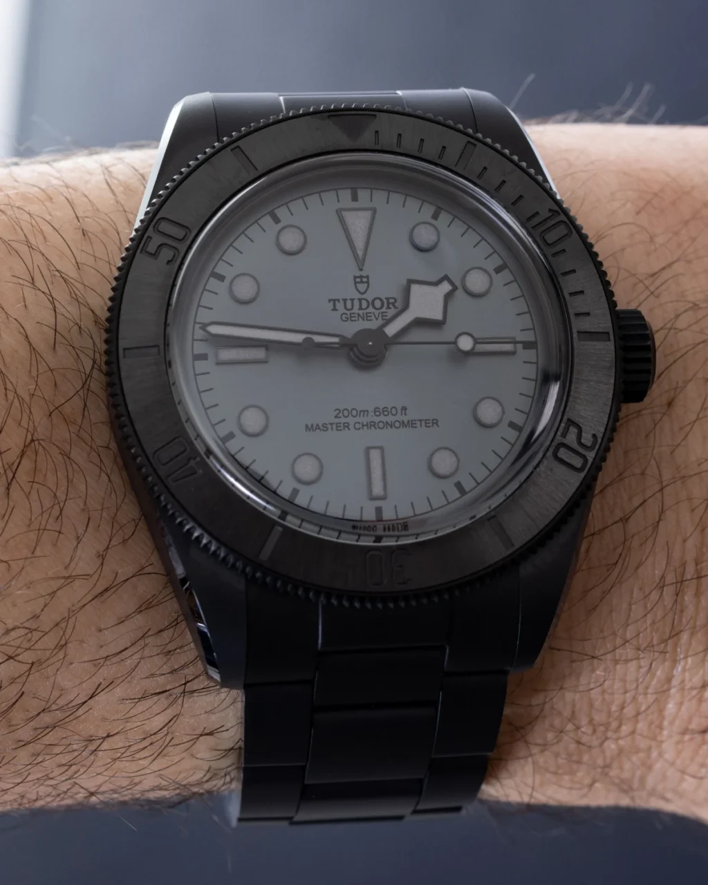 tudor-black-bay-ceramic-m7941a1acnu-0001-a-new-era-of-all-black-luxury-and-engineering