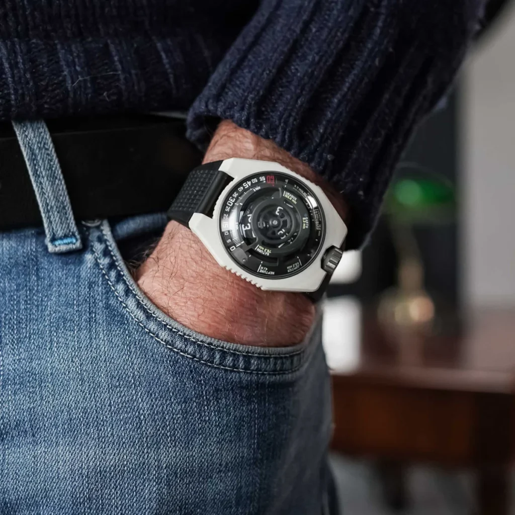 urwerk-ur-100v-lightspeed-ceramic-a-celestial-ballet-of-time-and-light-embodied-in-a-new-composite-material