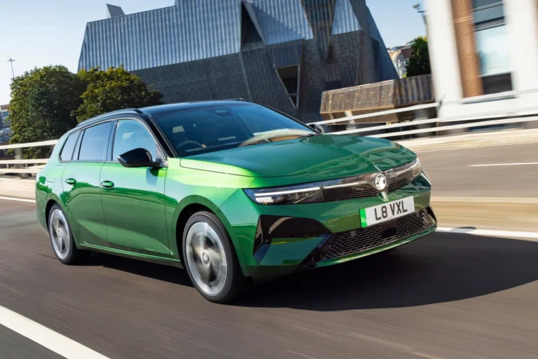 vauxhall-astra-sports-tourer-electric-review-a-refined-interior-with-compromised-rear-space