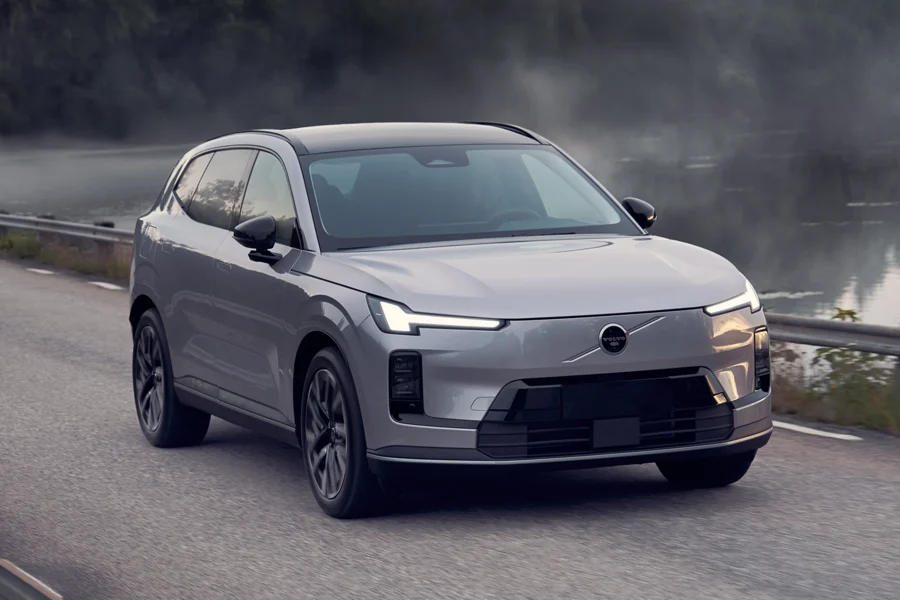 volvo-uk-shifts-strategy-doubling-down-on-long-range-plug-in-hybrids-amidst-slower-than-anticipated-ev-adoption