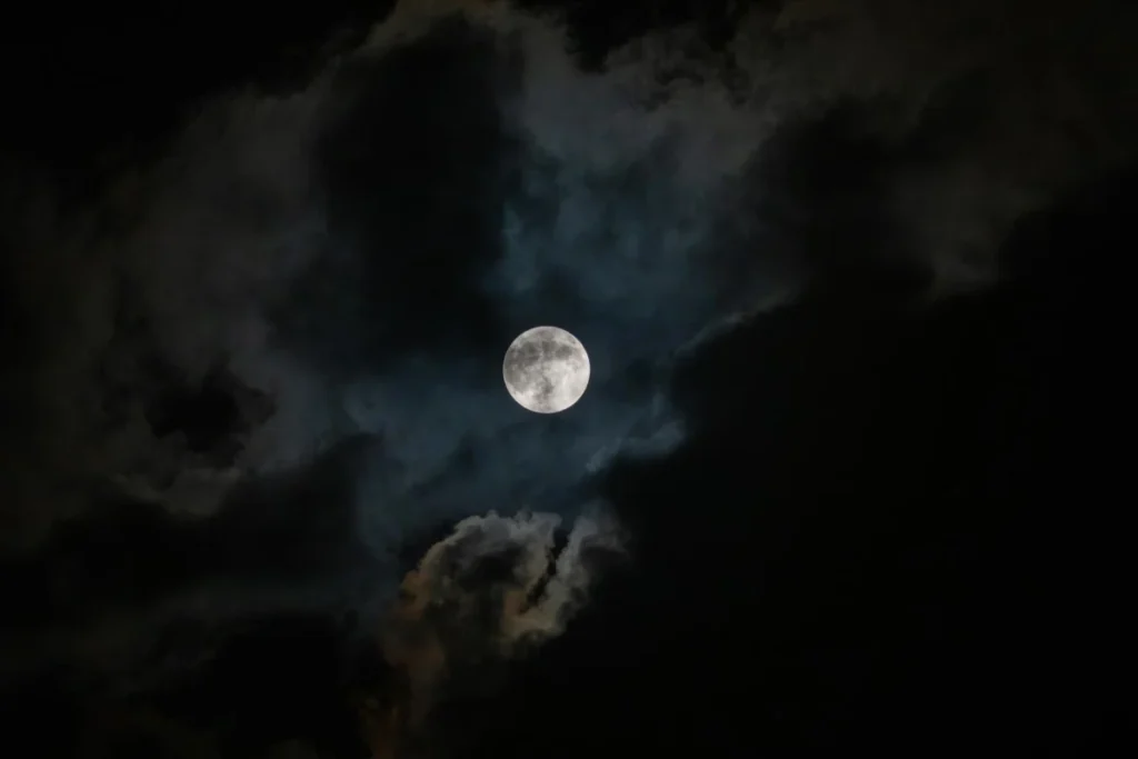 a-deep-partial-lunar-eclipse-dazzles-the-americas-and-beyond-as-earths-shadow-casts-a-celestial-spectacle