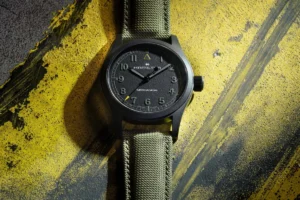 hamilton-khaki-field-mechanical-38mm-x-call-of-duty-modern-warfare-4-unveiled-a-fusion-of-military-heritage-and-gaming-iconography