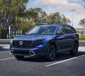 honda-cr-v-surges-ahead-of-toyota-rav4-in-evolving-compact-suv-market