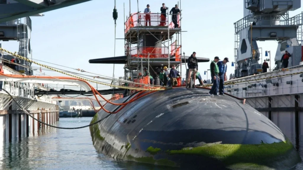 how-nuclear-submarines-stay-underwater-for-months-without-surfacing