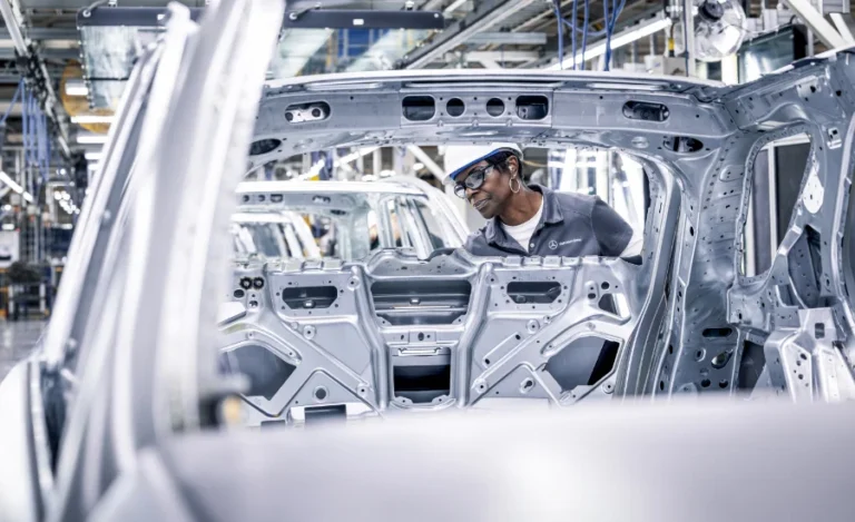Neuer Mercedes-Benz GLE und neuer Mercedes-Benz GLS: Weltpremieren im Rahmen der Feierlichkeiten zum fünfmillionsten Fahrzeug aus dem Mercedes-Benz Werk Tuscaloosa

World premieres of new GLE and GLS marked by five-millionth model assembled at MBUSI in Tu