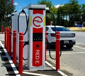 red-e-charge-introduces-red-e-go-plug-charge-technology-streamlining-ev-charging-experience