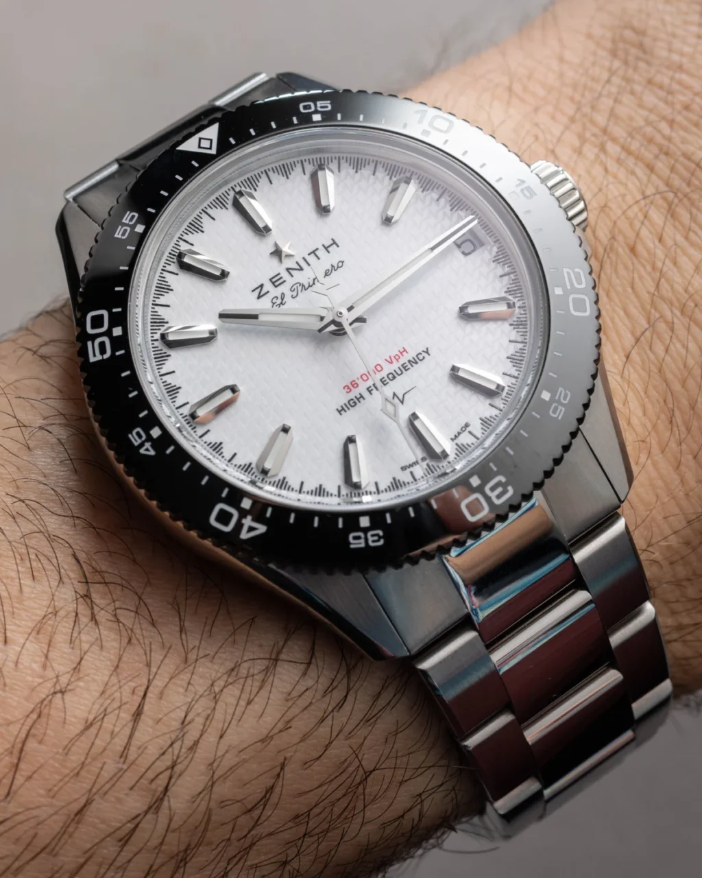 zenith-unveils-chronomaster-solo-sport-a-new-chapter-in-high-frequency-timekeeping