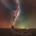 a-stairway-to-the-stars-chilean-sculpture-aligns-with-milky-way-for-breathtaking-celestial-spectacle