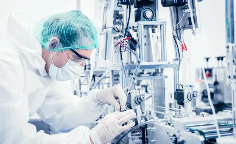 Science worker engineer service fix repair advance machine in me