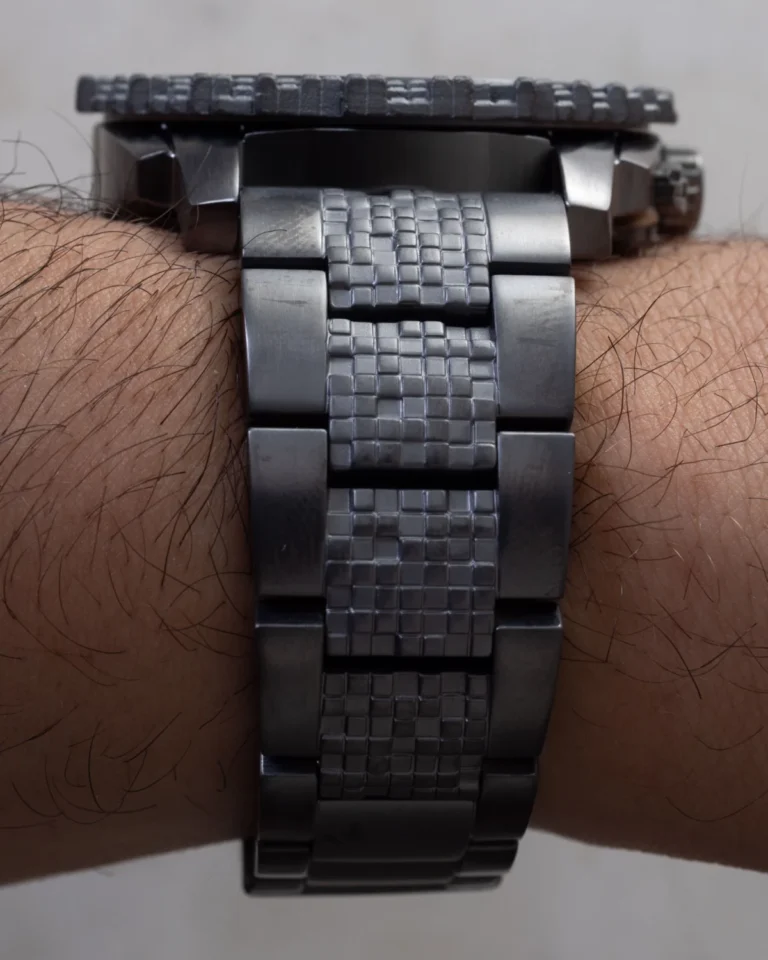 fossil-unveils-second-wave-of-minecraft-chronograph-watches-merging-gaming-culture-with-timekeeping-excellence