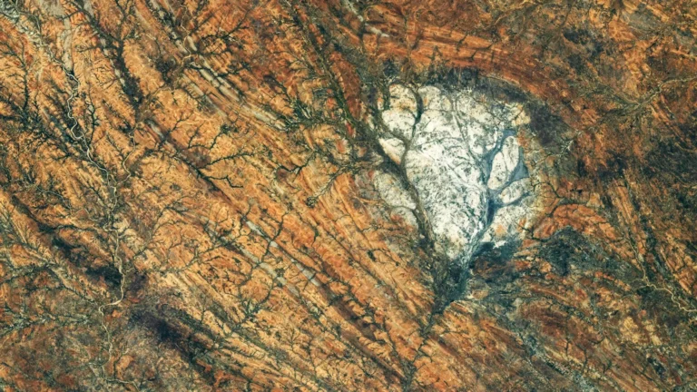 madagascars-lunar-link-ancient-anorthosite-formation-captures-astronauts-gaze