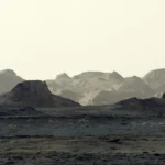 nasas-curiosity-rover-unveils-striking-martian-panorama-revealing-mysterious-wind-sculpted-cliffs