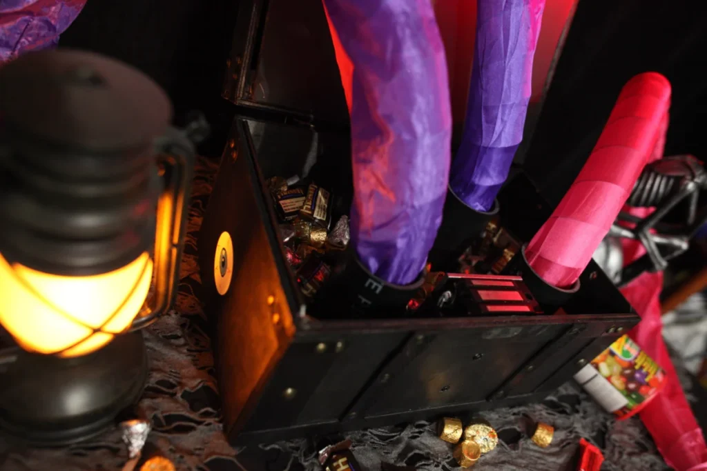 surprise-visitors-with-a-trick-treat-scare-box