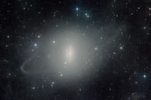 the-sombrero-galaxys-violent-past-revealed-in-stunning-new-image