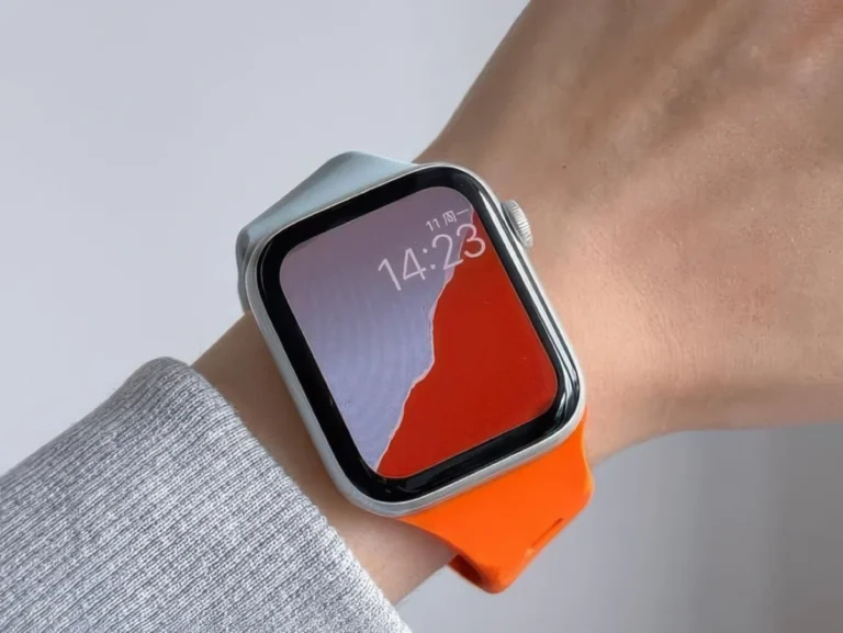 watches-stories-gear-an-unusual-apple-watch-strap-a-colorful-storage-box-and-a-new-huckberry-x-marathon-watch